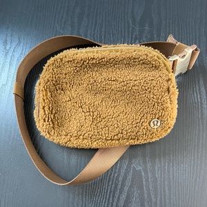 Lululemon Everywhere Fleece Belt Bag